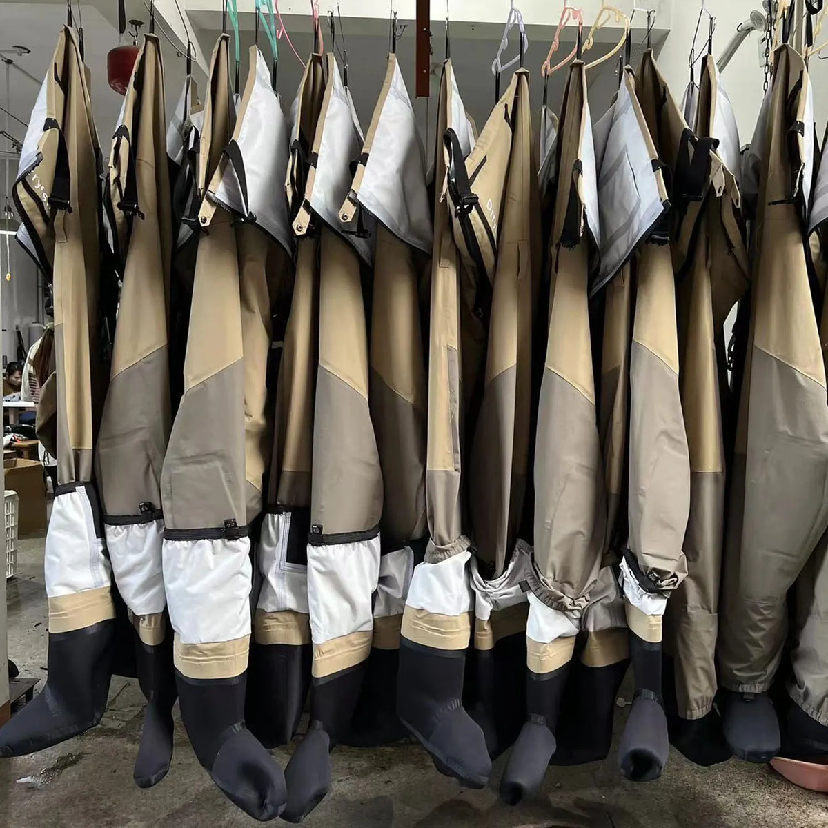 Dryfish Men Front Zipper Chest Waders Waterproof Breathable Stockingfoot Fishing Wader with Multi Pockets Adjustable Waist Belt for Fly Fishing Hunting Outdoor Stream Wading
