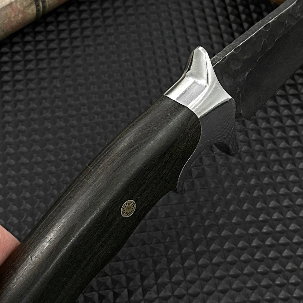 Hand-forged hammered fixed wooden-handled knife, survival knife, camping, with protective cover, D2 steel forged.