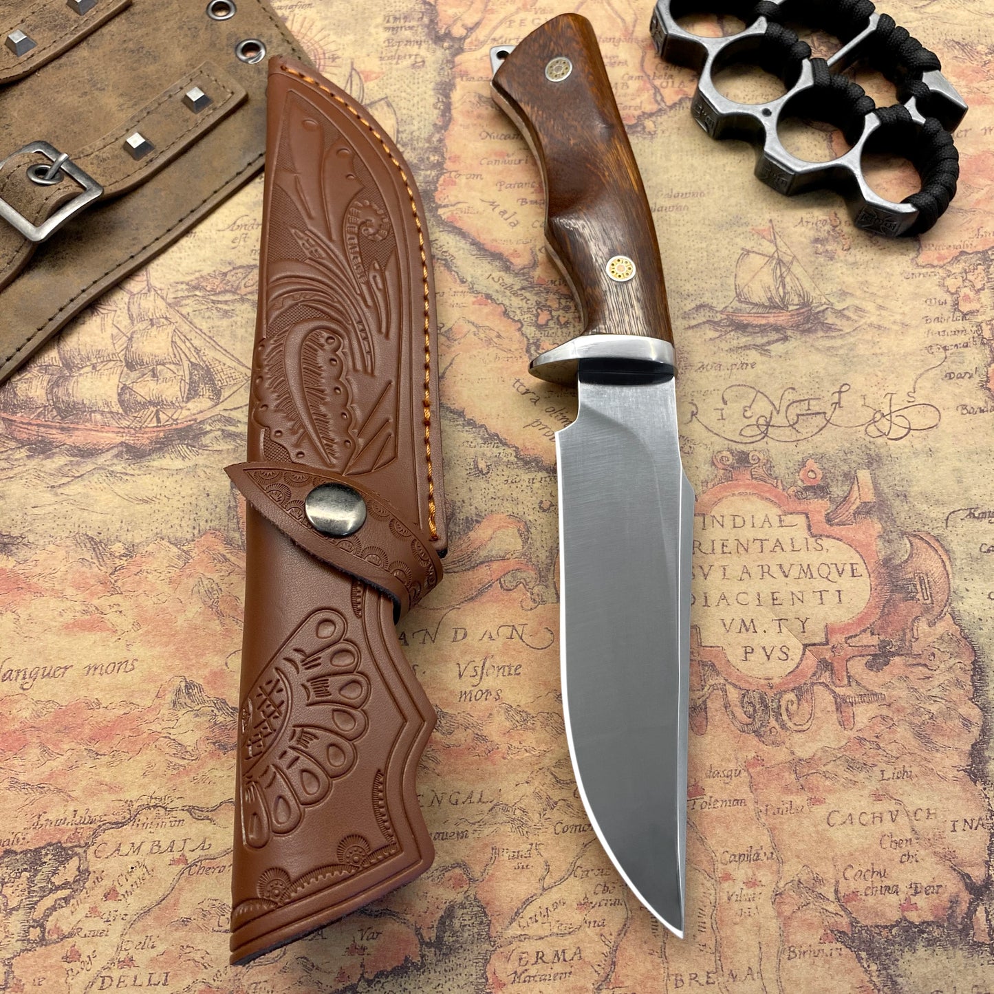 High-hardness portable outdoor straight knife: multi-purpose for camping and tactical hunting.